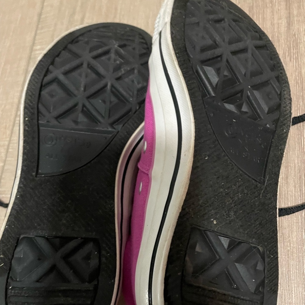 Converse - women’s size 8